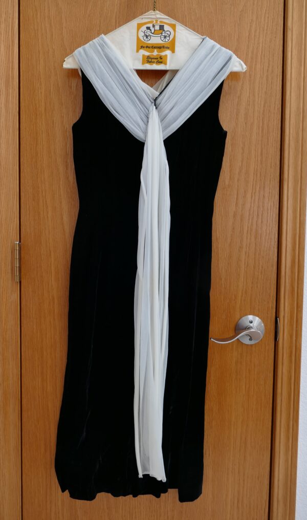 Vintage Elegant Black Sleeveless Velvet Dress