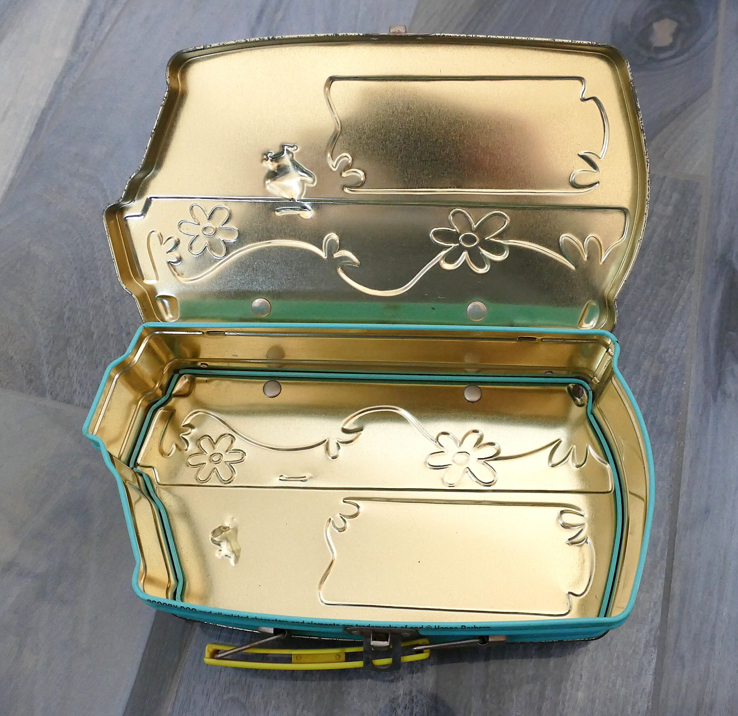 Vintage Scooby-Doo Mystery Machine Lunch Box Tin w/Mystery Machine Toy Included - Image 4