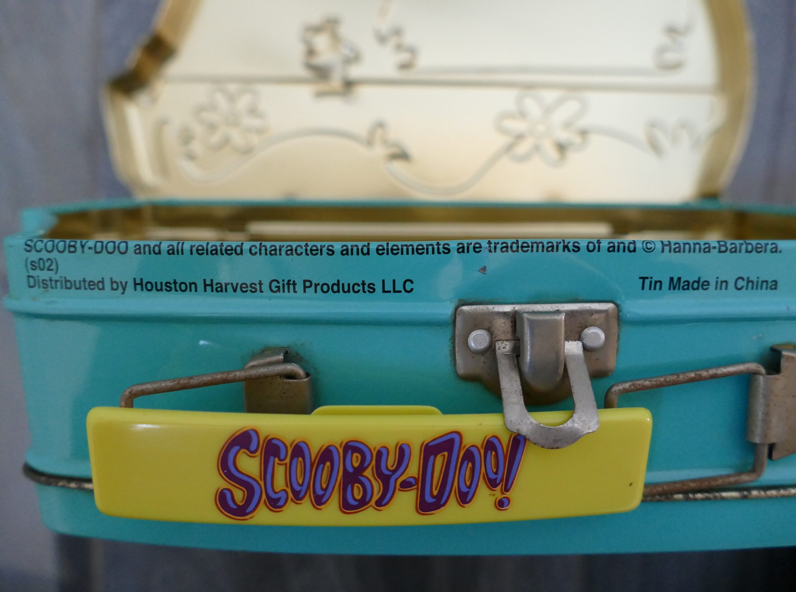 Vintage Scooby-Doo Mystery Machine Lunch Box Tin w/Mystery Machine Toy Included - Image 6