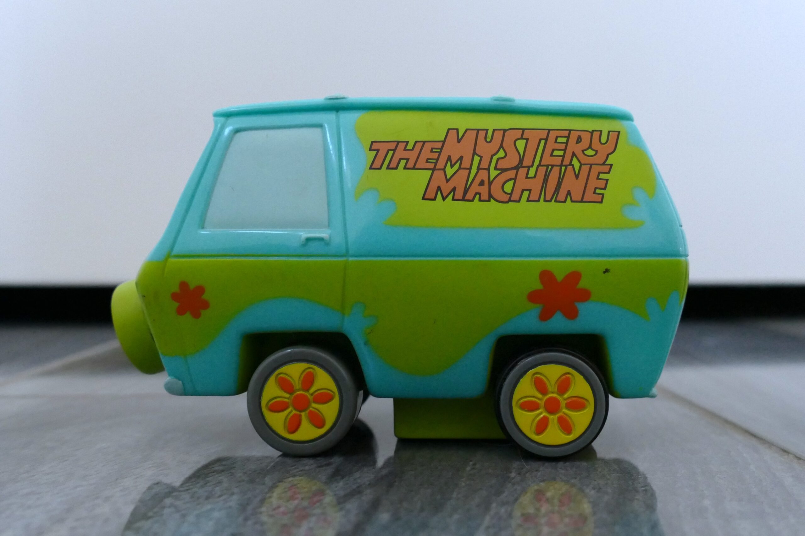 Scooby-Doo Mystery Machine Lunch Box