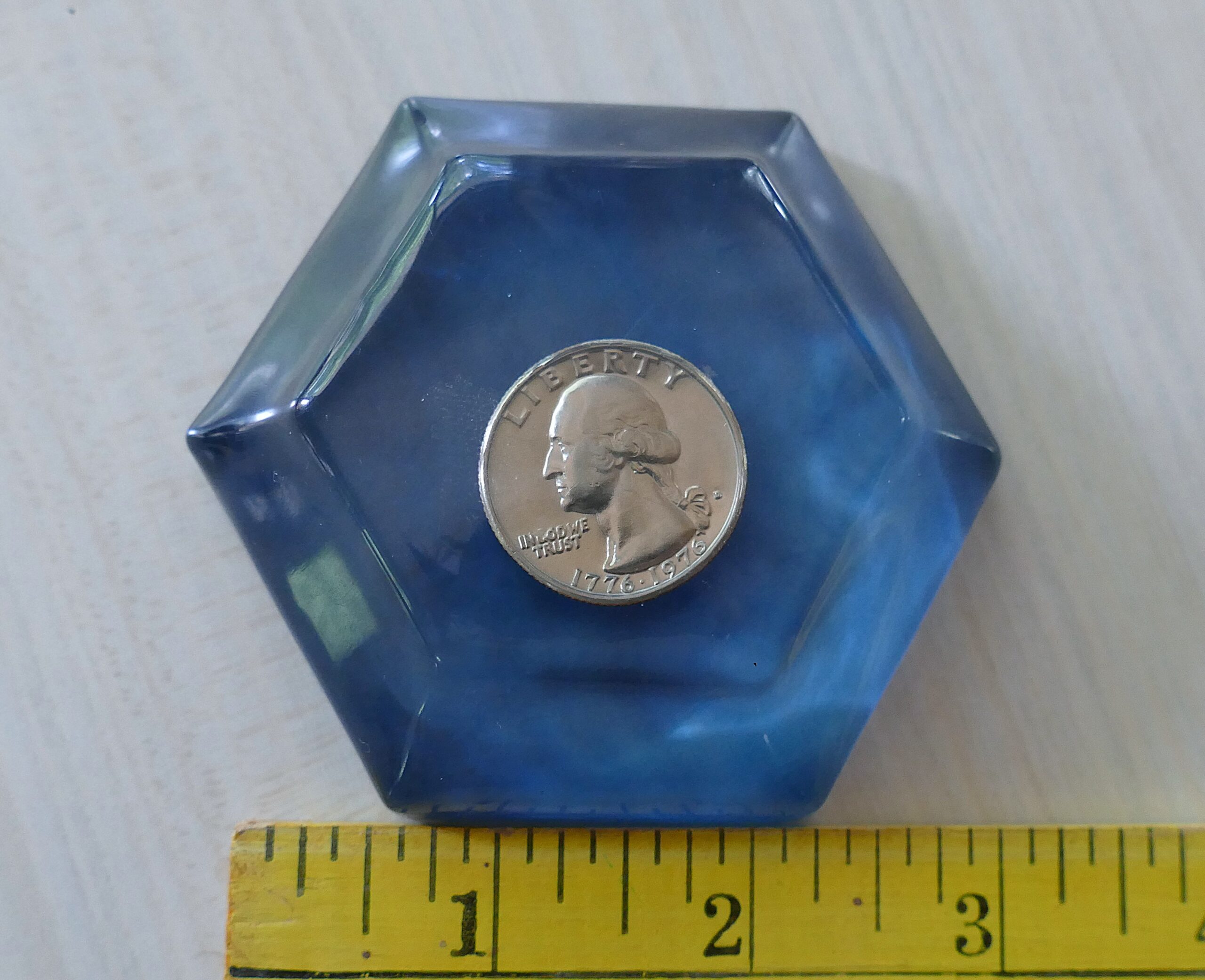 Bicentennial Quarter Encased in Resin/Paperweight Vintage Desk Decor - Image 3